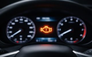 tableau-bord-voiture-lumiere-orange