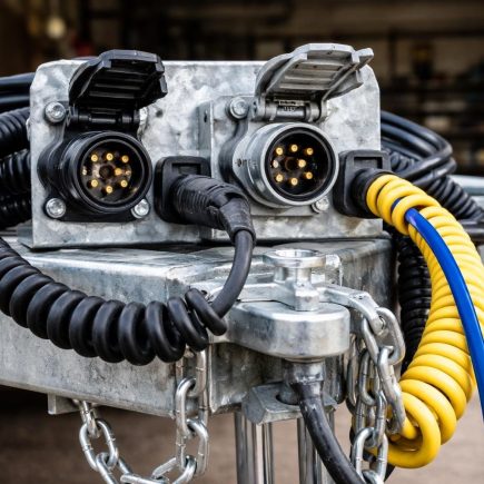 remorque-prises-electriques-cables-garage